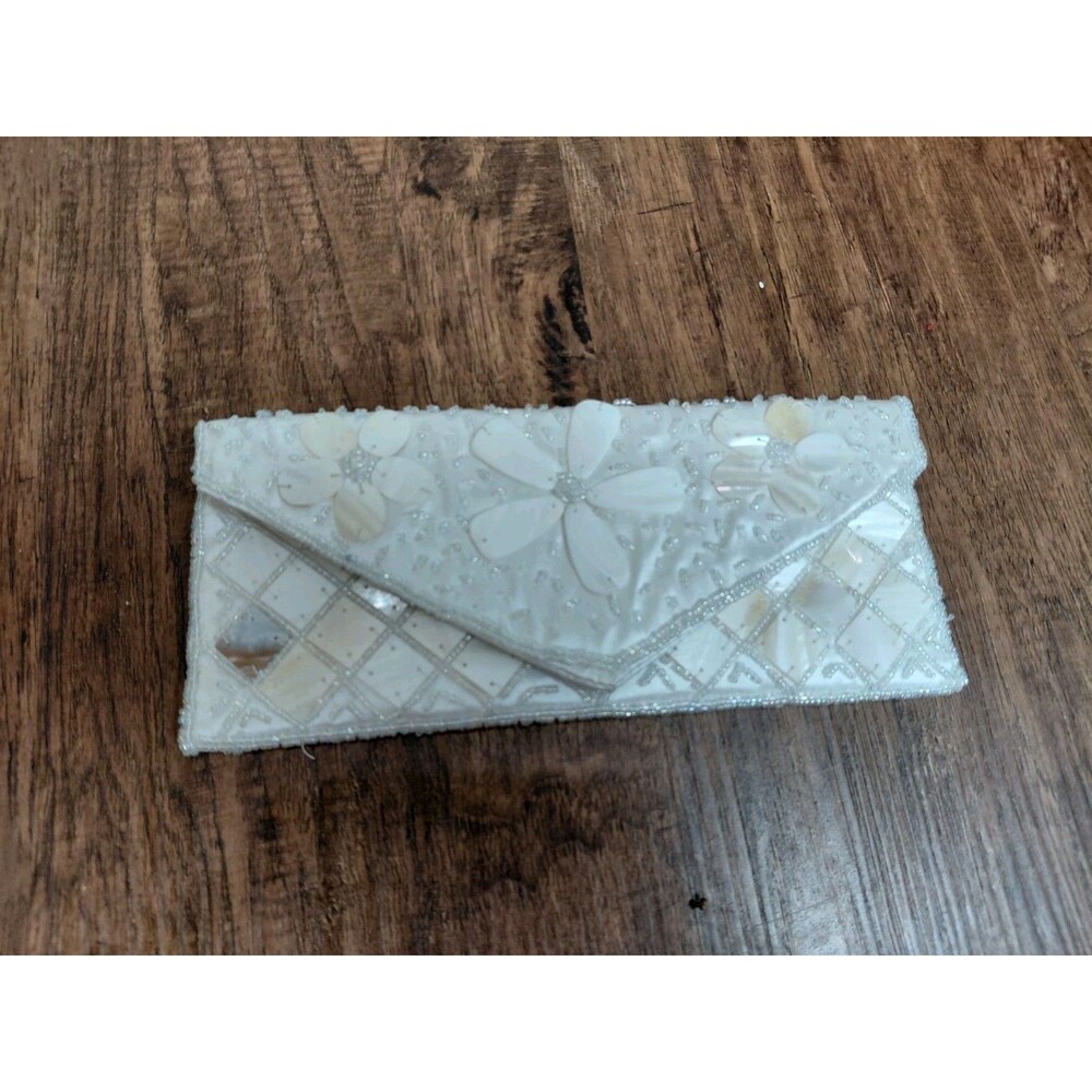 Uno Alla Volti White Beats Silk Horn Mother Of Pearl Evening Bag Clutch